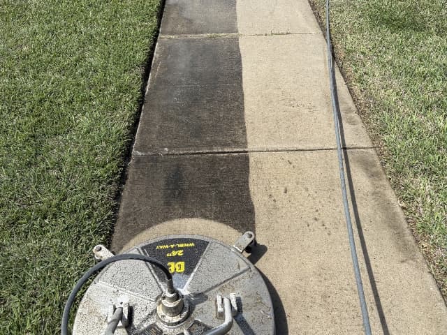 About Alejandro's Pressure Washing and Window Cleaning